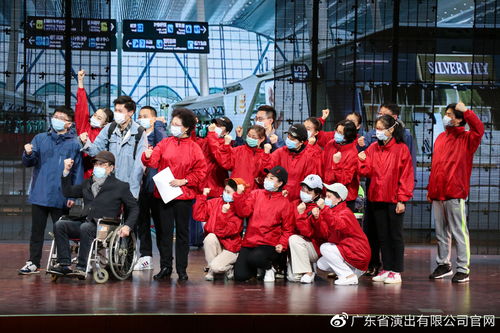 首演回顧 醫(yī)生護(hù)士本色出演抗疫題材話劇 戰(zhàn) 疫 2020 感動(dòng)人心